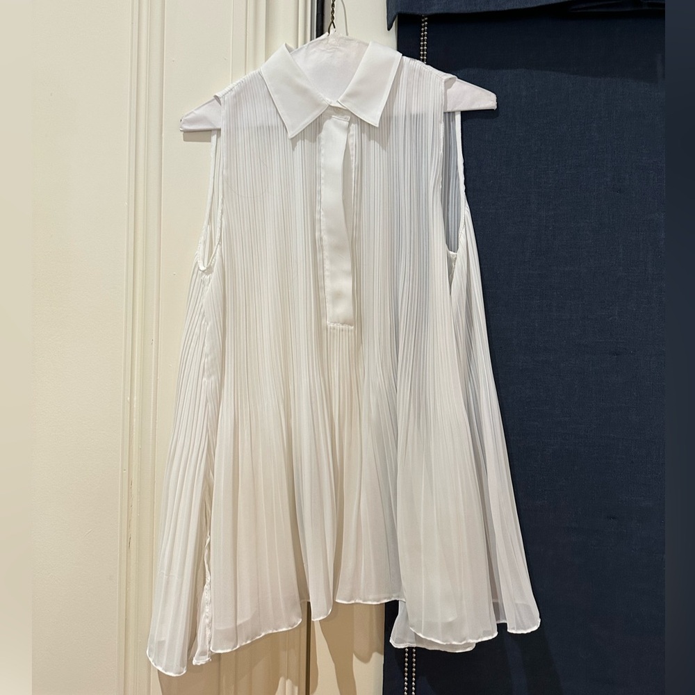 W by Worth White Sleeveless Pleated Top